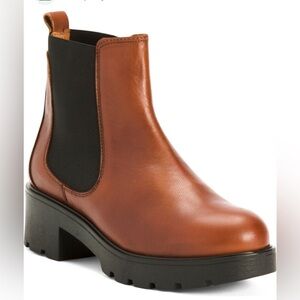 Enzo Tesoti Chelsea Pull On Ankle Boots with Lug Soles in Cognac